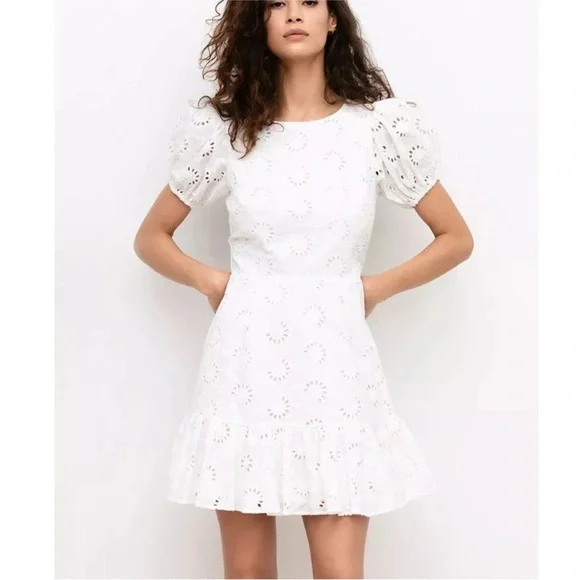 Yumi Kim Eyelet Dress Alicia White Size M Short Sleeve Lined Mini Ruffle Skirt - Picture 2 of 9
